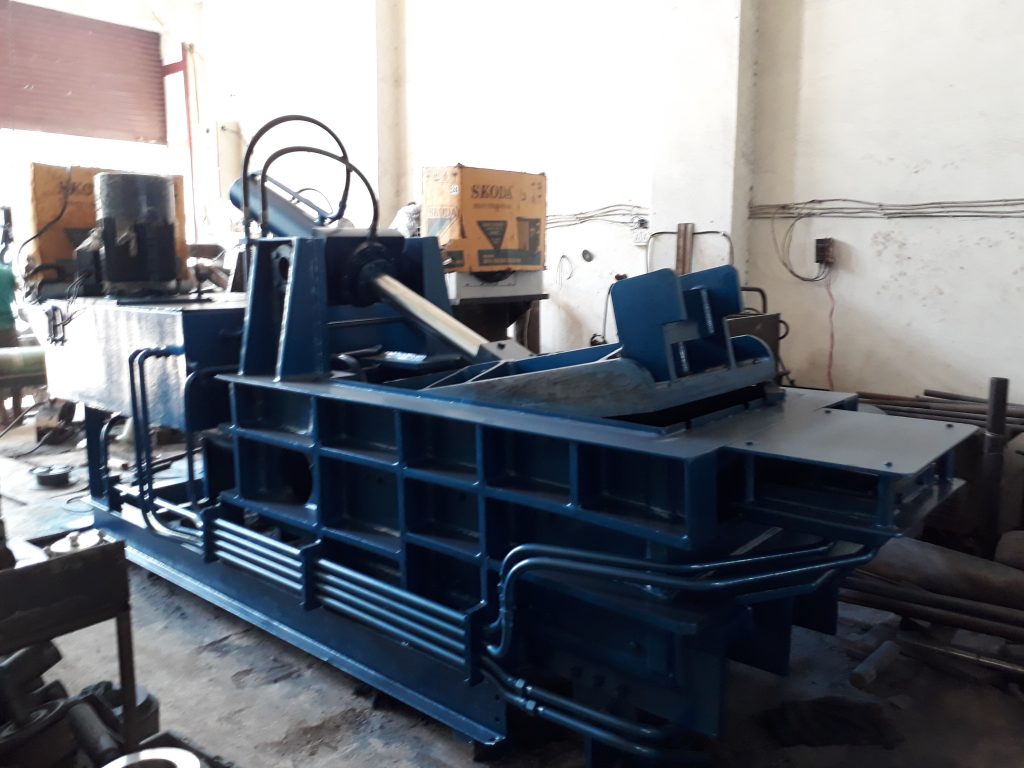hydraulic double action baling machine